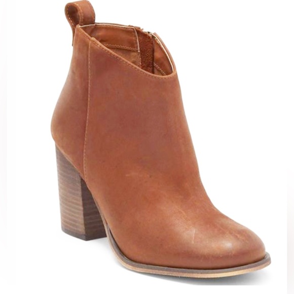 bp Shoes - BP Tan Heeled Ankle Boots